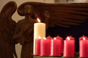 Mehr über den Artikel erfahren Adventsmusik im Kerzenschein